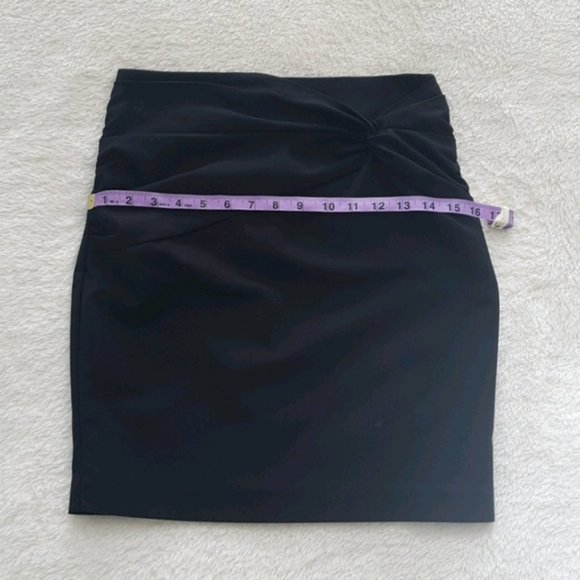 H&M black mini skirt with wrap detail and gold back zipper size 6 - Picture 11 of 13